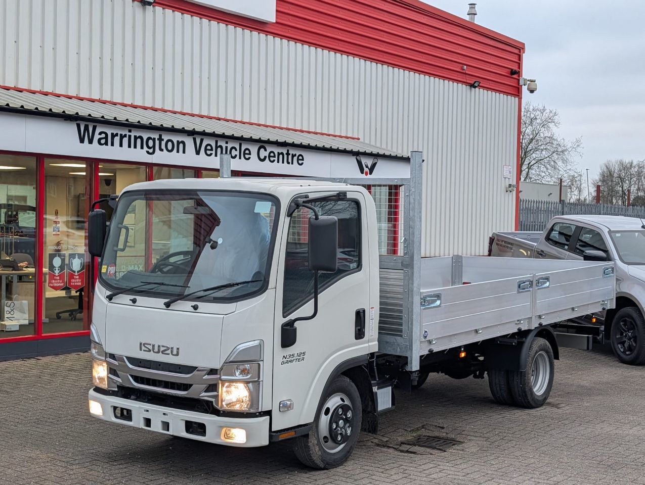 2025 Isuzu Truck N35