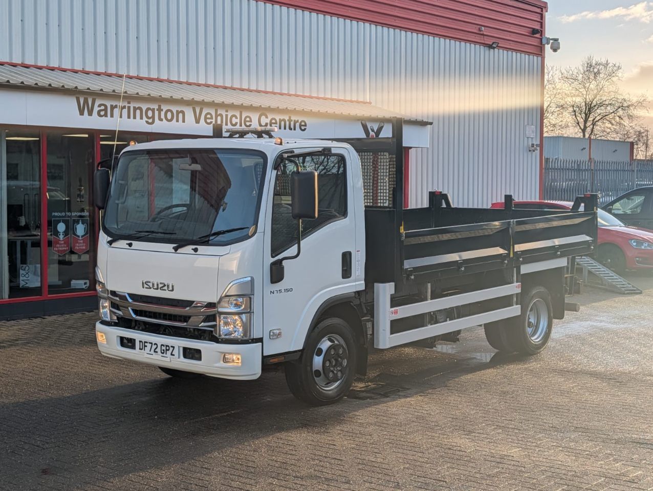 2023 Isuzu Trucks N
